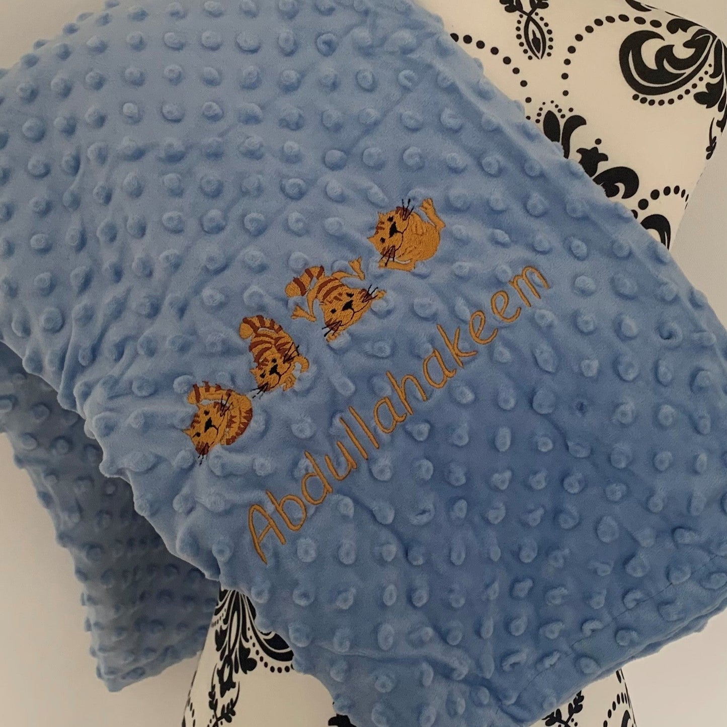 Pet Bubble Blanket - Kittens / Cats - Personalised - Cool Beans Embroidery & Personalisation